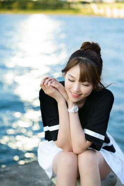 女大学生的沙龙室2